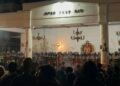 **Caption:**Aparat kepolisian berjaga di depan gedung saat aksi unjuk rasa mahasiswa di kawasan DPRD DIY, Yogyakarta, Selasa (20/10/2026) malam. (Dok. Tangkapan Layar)