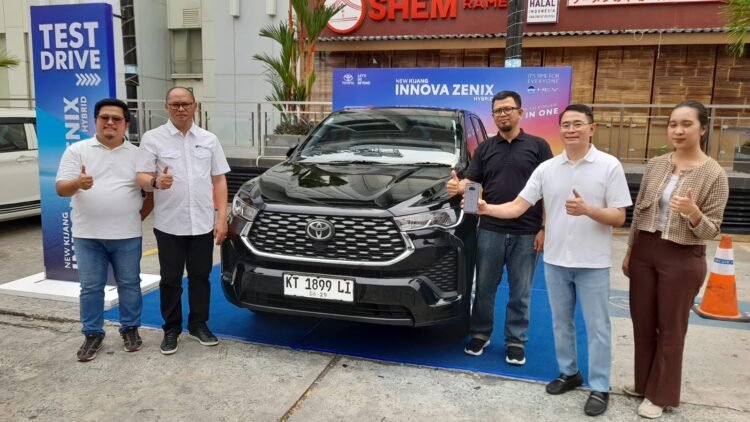 Toyota menghadirkan teknologi T Intouch with Toyota Remote pada Kijang Innova Zenix Improvement 2026 di Balikpapan, Sabtu (24/10/2026). (Dok. Muhammad/PortalBalikpapan)
